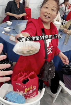 旅行團(tuán)旅行團(tuán)樂隊(duì)成員介紹插圖1 旅行團(tuán)旅行團(tuán)樂隊(duì)成員介紹插圖1