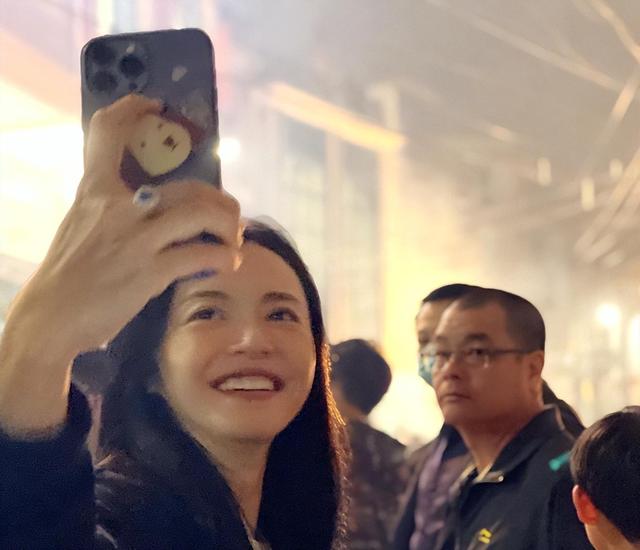 姚晨韓三平的大夜壺什么意思韓三平_姚晨_夜壺插圖2